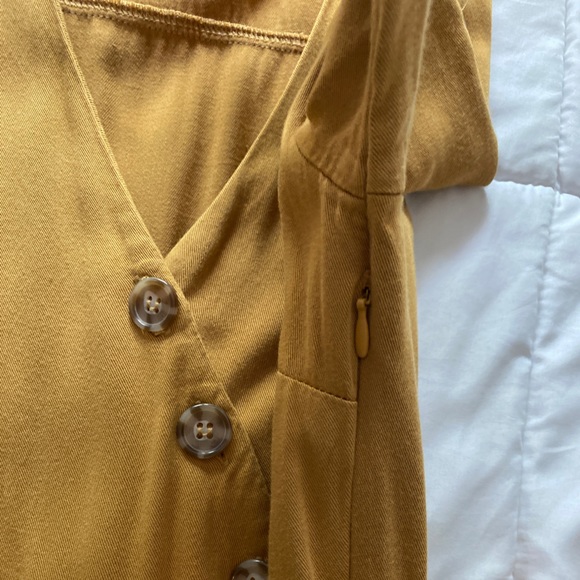 Rebellion, crossbody jumper with sleeves, buttons and a zipper for a close fit. - Picture 2 of 6